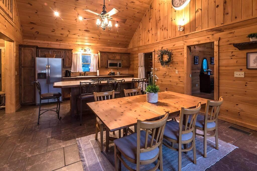 Private Creekside Cabin+Hot Tub,Pool Table, & Pets Ellijay Exteriér fotografie