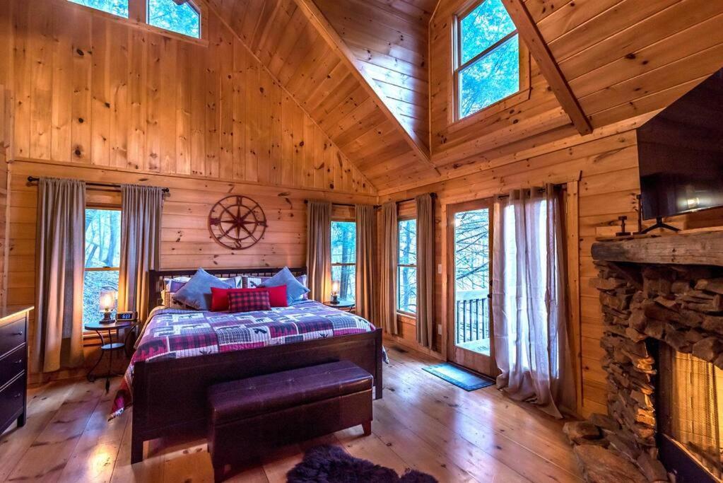 Private Creekside Cabin+Hot Tub,Pool Table, & Pets Ellijay Exteriér fotografie