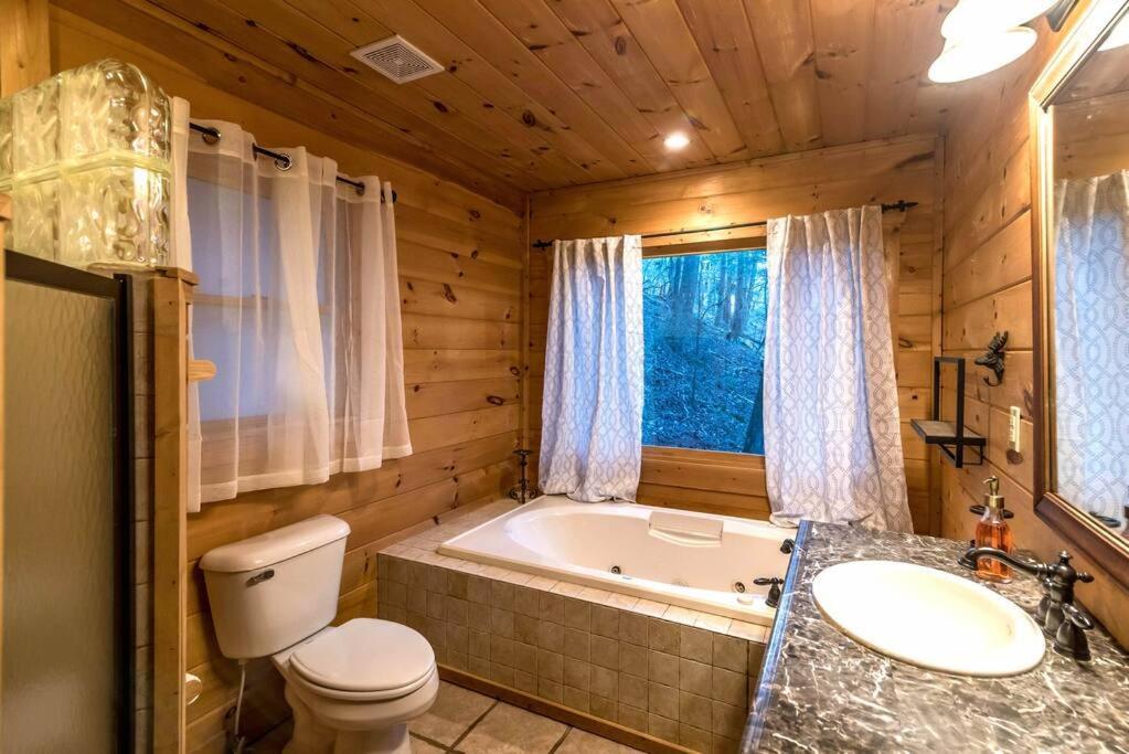 Private Creekside Cabin+Hot Tub,Pool Table, & Pets Ellijay Exteriér fotografie